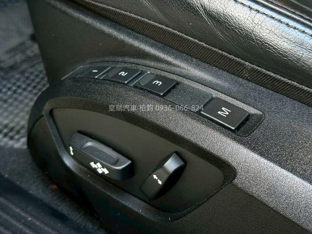 2013年V40 全景天窗/車道偏移/記憶電動椅/Carplay/360環景  第11張相片