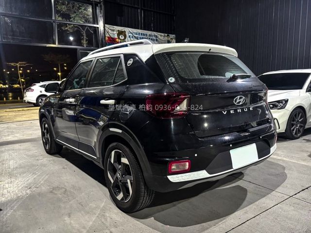 2024年Venue GLC/定速/IKEY/摸門/盲點/Carplay/360環景/車道偏移  第2張相片