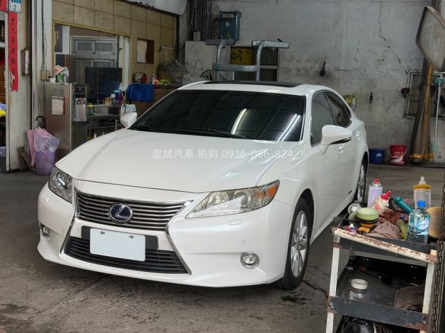 2014年ES300h 油電/天窗/顯影/雷達/HID頭燈/IKEY/摸門/電動椅  第1張相片