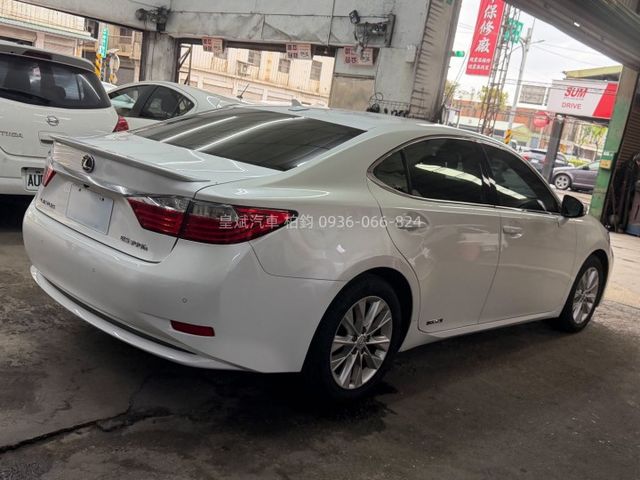 2014年ES300h 油電/天窗/顯影/雷達/HID頭燈/IKEY/摸門/電動椅  第3張相片