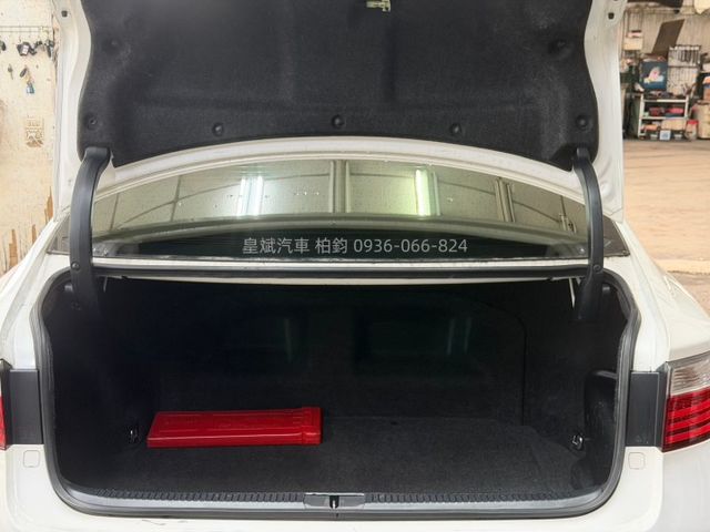 2014年ES300h 油電/天窗/顯影/雷達/HID頭燈/IKEY/摸門/電動椅  第9張相片