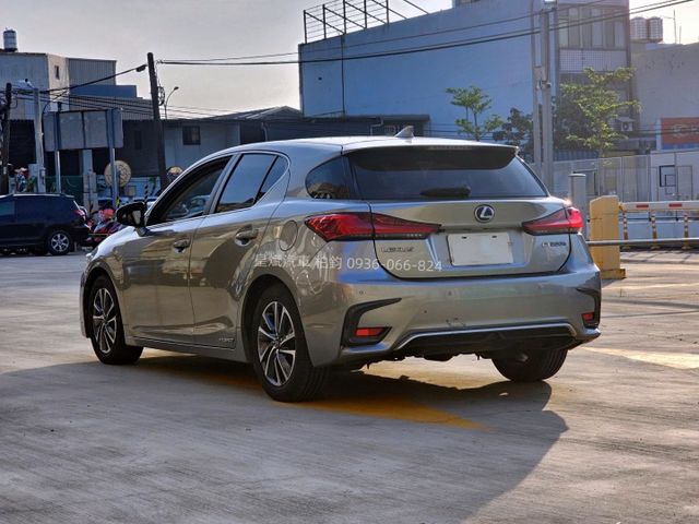 2018年CT200h 油電/ACC/車偏/顯影/雷達/恆溫/IKEY/摸門/電動椅/記憶椅  第2張相片