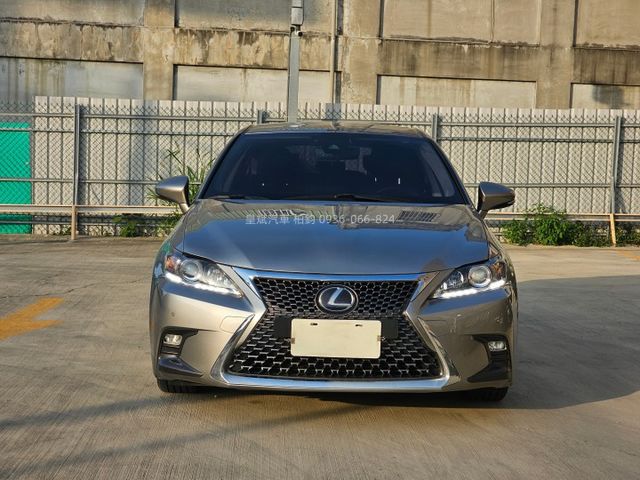 2018年CT200h 油電/ACC/車偏/顯影/雷達/恆溫/IKEY/摸門/電動椅/記憶椅  第3張相片