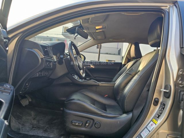 2018年CT200h 油電/ACC/車偏/顯影/雷達/恆溫/IKEY/摸門/電動椅/記憶椅  第5張相片