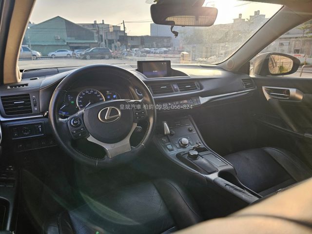 2018年CT200h 油電/ACC/車偏/顯影/雷達/恆溫/IKEY/摸門/電動椅/記憶椅  第7張相片