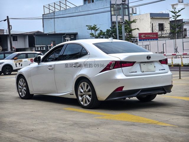 2013年IS300h 油電/豪華/IKEY/摸門/顯影/雷達/恆溫/電動椅/電熱椅/HID燈  第3張相片