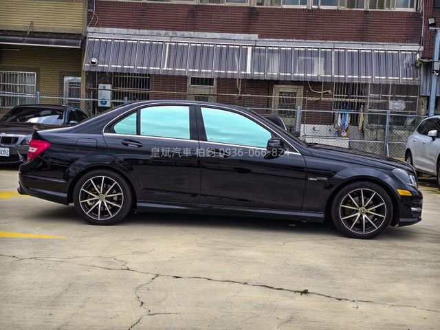 2012年C250 AMG/天窗/電動椅/HID燈/安卓機/顯影/雷達/盲點  第3張相片