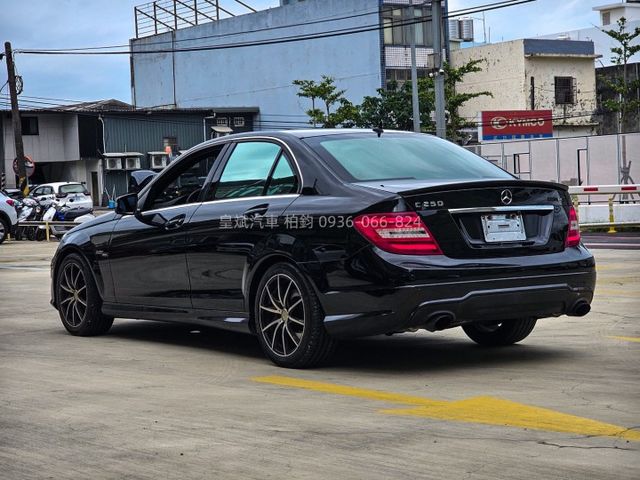 2012年C250 AMG/天窗/電動椅/HID燈/安卓機/顯影/雷達/盲點  第4張相片