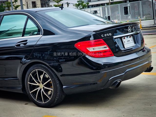 2012年C250 AMG/天窗/電動椅/HID燈/安卓機/顯影/雷達/盲點  第6張相片