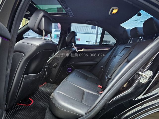 2012年C250 AMG/天窗/電動椅/HID燈/安卓機/顯影/雷達/盲點  第10張相片