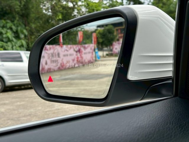 2015年C300 23P跟車/AMG/免kEY/全景天窗/換檔撥片/盲點/摸門/電冷熱椅/柏林  第19張相片
