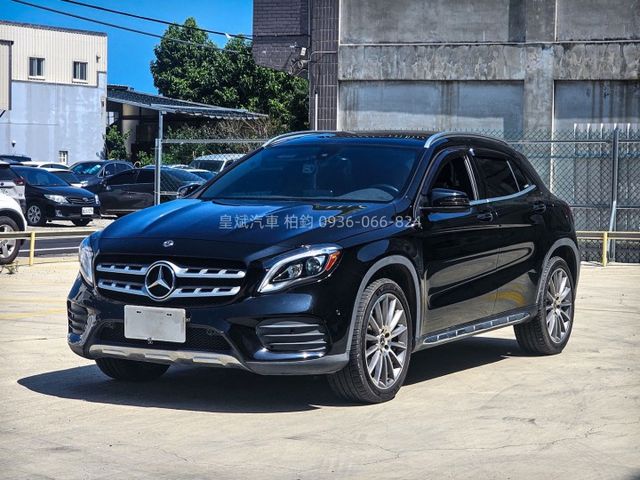 2018年GLA250 4Matic/AMG/全景天窗/盲點/顯影/雷達/IKEY/恆溫/LED燈  第1張相片