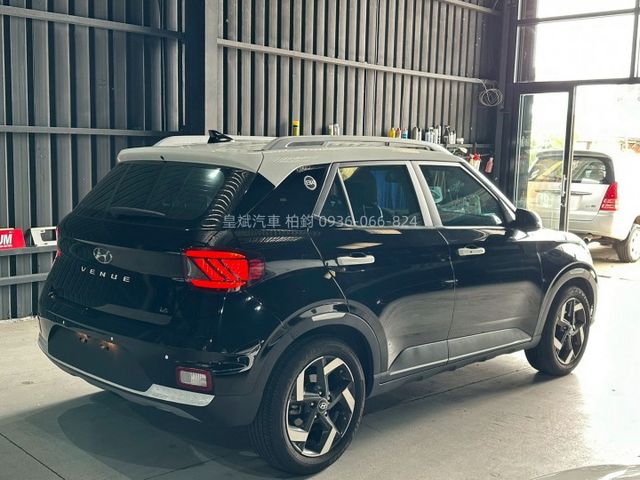 2024年Venue GLC/定速/IKEY/摸門/盲點/Carplay/360環景/車道偏移  第4張相片