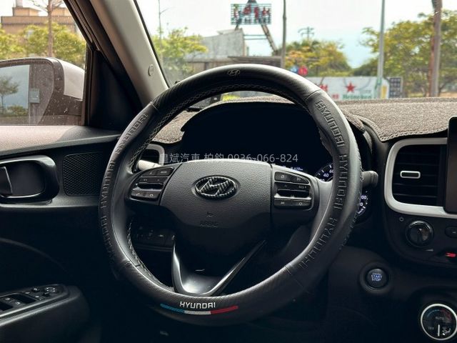 2024年Venue GLC/定速/IKEY/摸門/盲點/Carplay/360環景/車道偏移  第6張相片