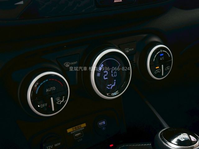 2024年Venue GLC/定速/IKEY/摸門/盲點/Carplay/360環景/車道偏移  第9張相片