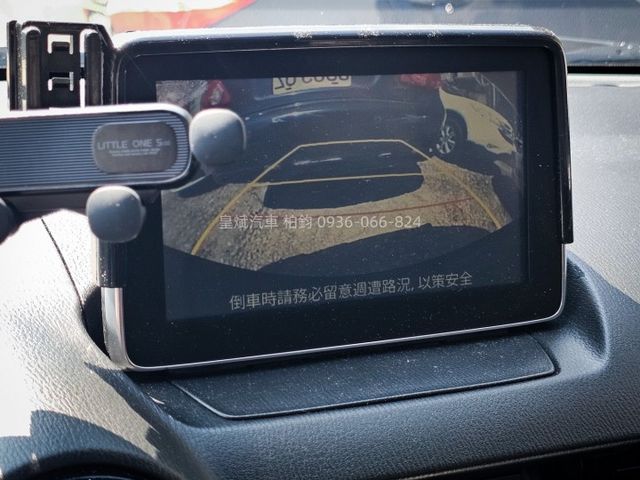 2016年Mazda 2 頂級/IKEY/摸門/顯影/雷達/恆溫/LED燈  第15張相片