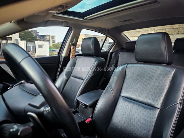 2010年Mazda 3 4D/頂級/天窗/恆溫/IKEY/摸門/快撥/HID燈  第8張相片