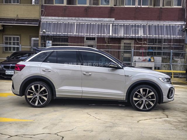 2023年T-Roc R-Line 4MOTION/R-Line/ACC/全景天窗/IKEY/摸門/電尾門/恆溫/顯影  第3張相片