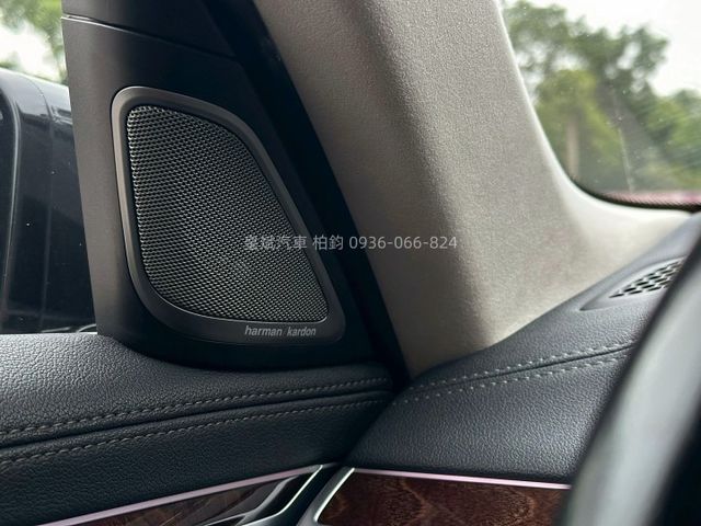 IKEY摸門/電動記憶座椅/冷熱通風椅/四區恆溫/360環景/Alcantara天蓬/全景天窗/HK音響/抬頭顯示/定速  第12張相片