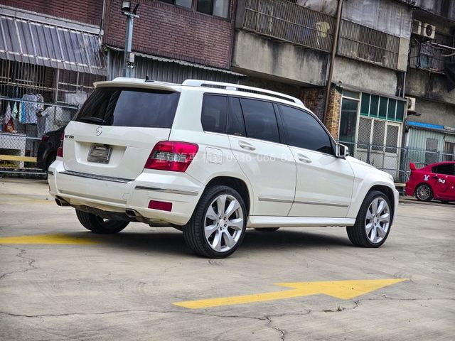 2011年GLK350 全景天窗/摸門/電動椅/電尾門  第2張相片