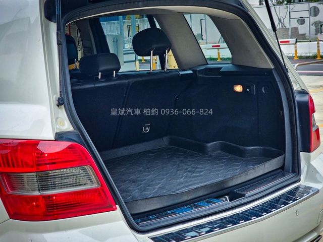 2011年GLK350 全景天窗/摸門/電動椅/電尾門  第13張相片