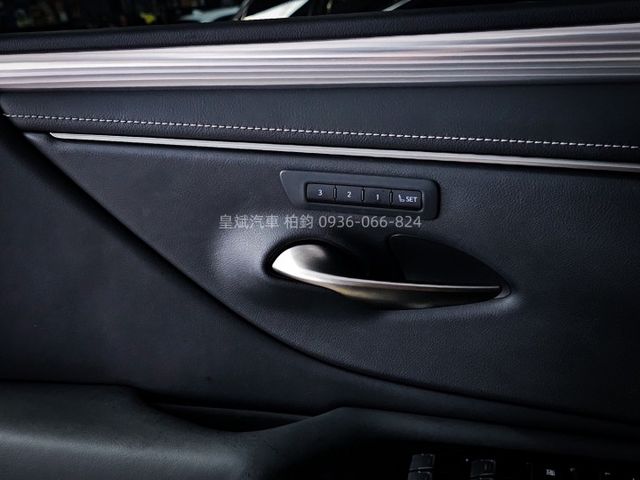 2022年ES250 F-Sport ACC/天窗/環景/抬顯/電動記憶座椅/電尾門/恆溫/LED燈  第14張相片