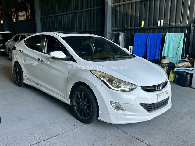2012年Elantra 免KEY/安卓機/多功能方向盤/循跡防滑/導航/倒車顯影  第2張相片