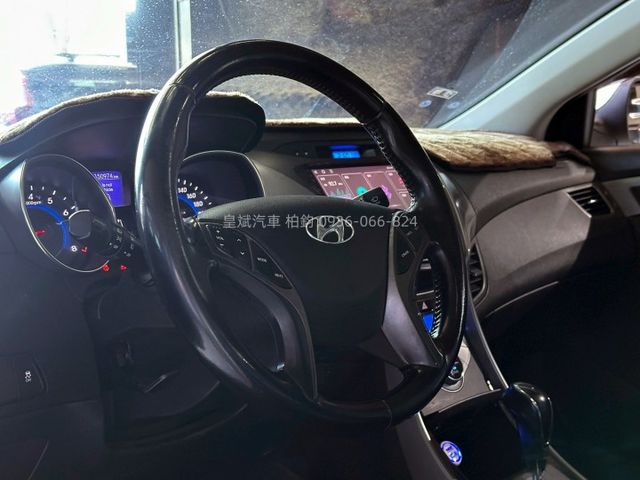 2012年Elantra 免KEY/安卓機/多功能方向盤/循跡防滑/導航/倒車顯影  第6張相片