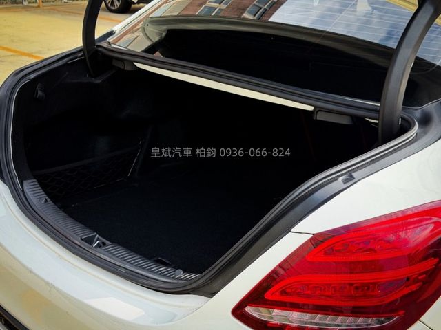 2016年C300 4Matic AMG/全景天窗/雙魚眼/盲點/顯影/雷達/IKEY/恆溫  第12張相片
