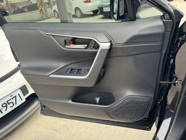 TOYOTA豐田 RAV4  第13張相片