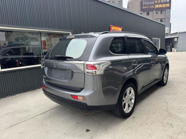 MITSUBISHI三菱 OUTLANDER  第3張相片