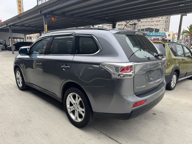 MITSUBISHI三菱 OUTLANDER  第7張相片