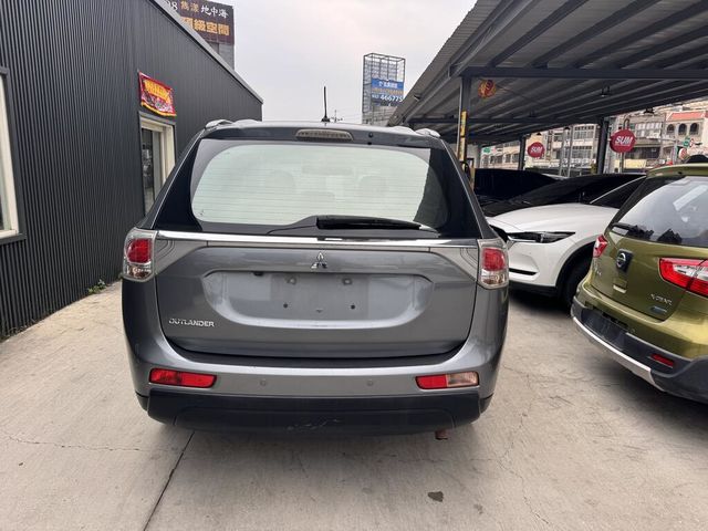MITSUBISHI三菱 OUTLANDER  第11張相片