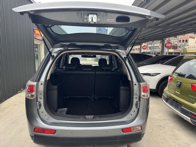 MITSUBISHI三菱 OUTLANDER  第13張相片