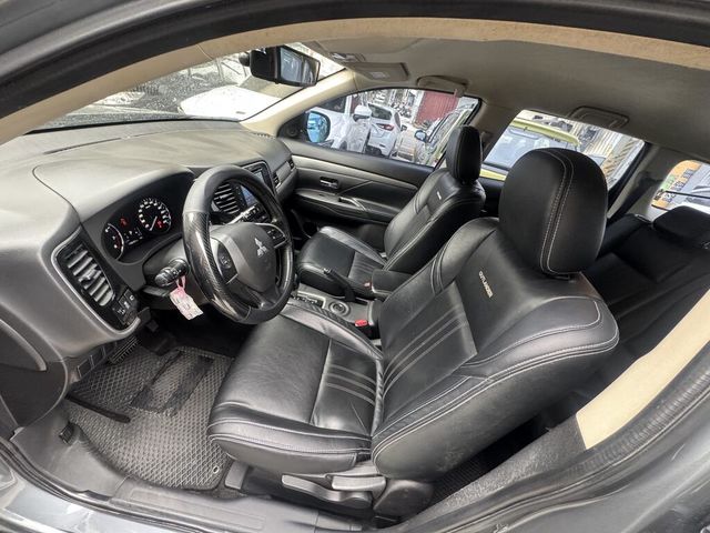 MITSUBISHI三菱 OUTLANDER  第15張相片