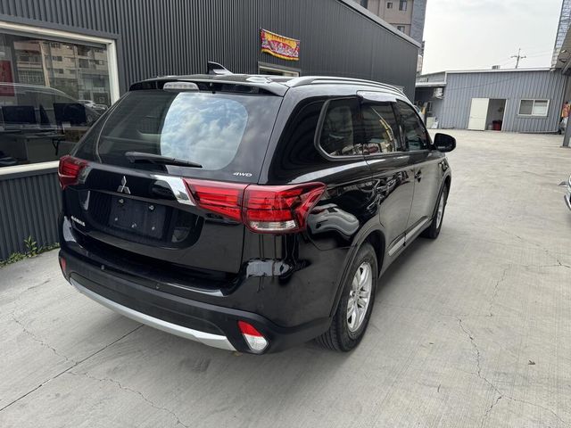 MITSUBISHI三菱 OUTLANDER  第2張相片