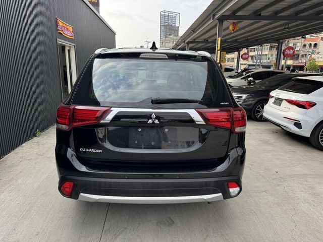 MITSUBISHI三菱 OUTLANDER  第6張相片