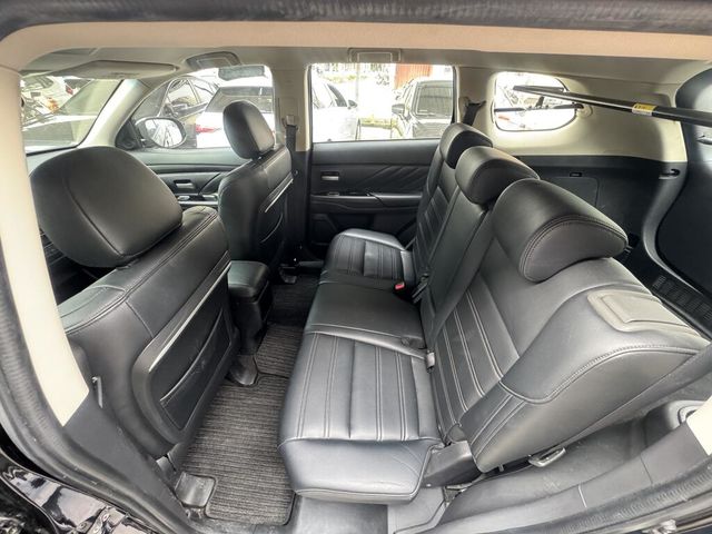 MITSUBISHI三菱 OUTLANDER  第9張相片