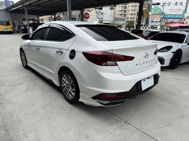 HYUNDAI現代 ELANTRA  第4張相片