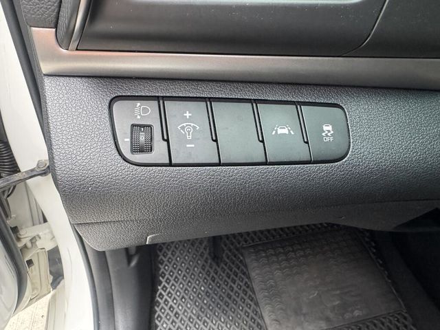 HYUNDAI現代 ELANTRA  第13張相片