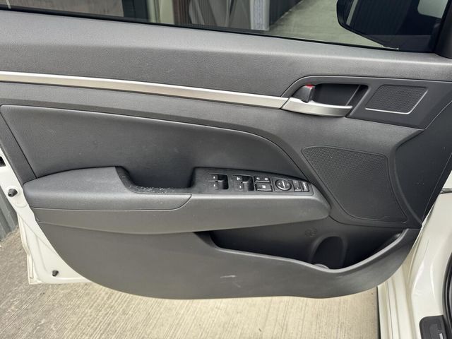 HYUNDAI現代 ELANTRA  第14張相片