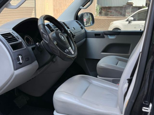 VOLKSWAGEN福斯 T5 CARAVELLE  第4張相片