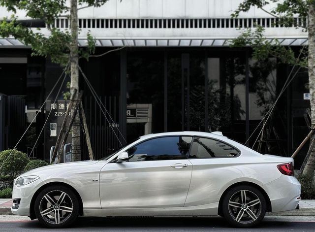 BMW寶馬 220I  第2張相片