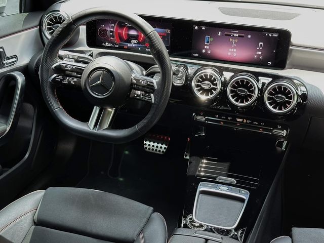 M-BENZ賓士 A180  第8張相片