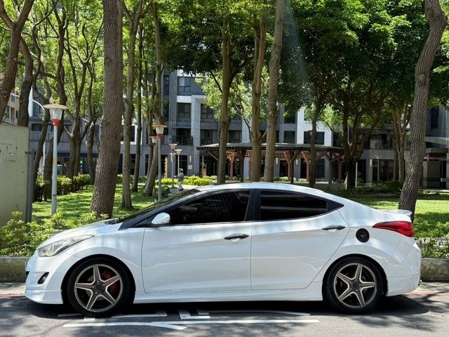 HYUNDAI現代 ELANTRA  第2張相片