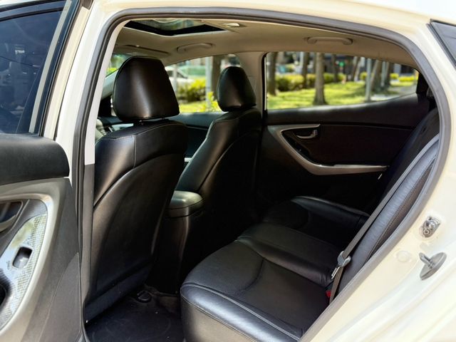 HYUNDAI現代 ELANTRA  第7張相片