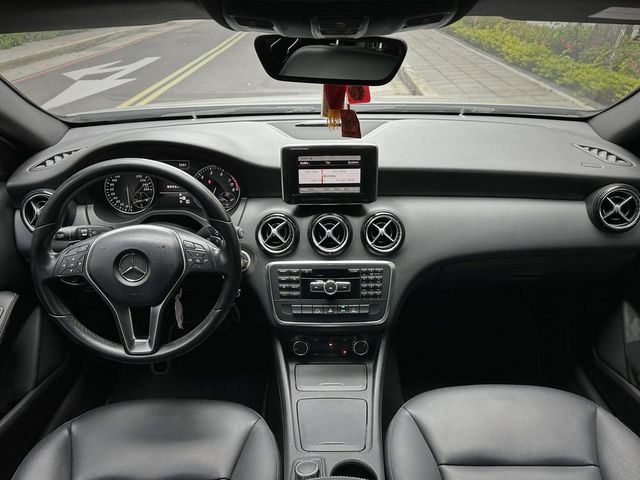 M-BENZ賓士 A180  第6張相片