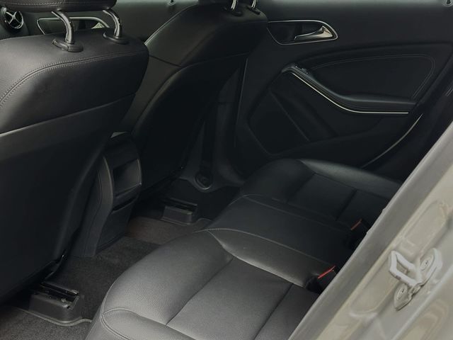 M-BENZ賓士 A180  第8張相片