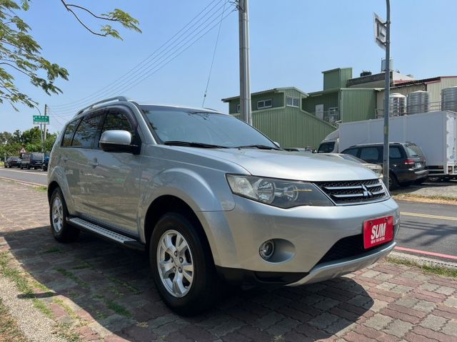 優質休旅車~車況極佳 里程保證 認證車 可全貸 (整備中需事先預約)  第3張相片