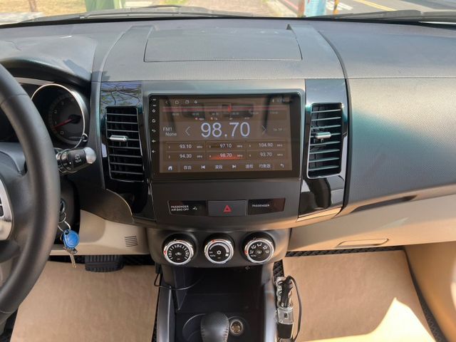 優質休旅車~車況極佳 里程保證 認證車 可全貸 (整備中需事先預約)  第9張相片